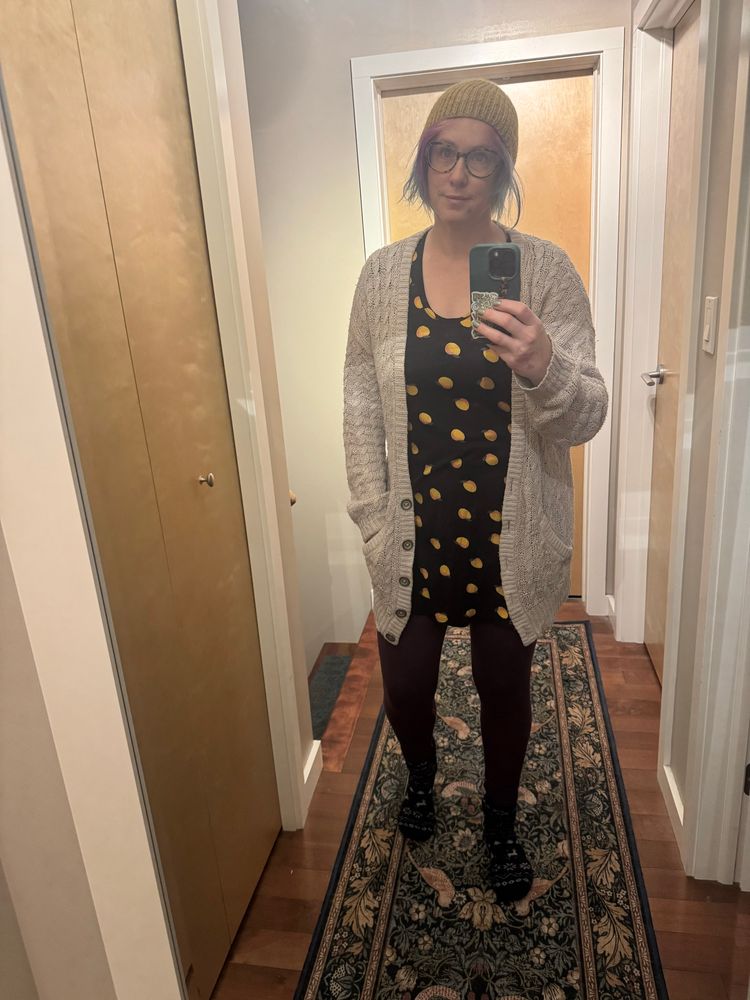 Mirror selfie of above described outfit