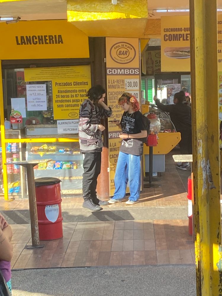 minha ex com o ex dela que ela diz q nao gosta mais....