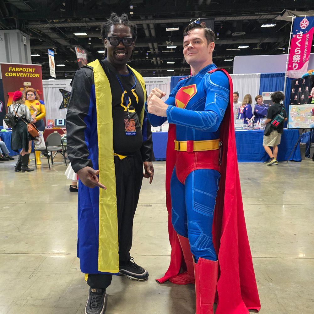 Superman posing with Static Shock