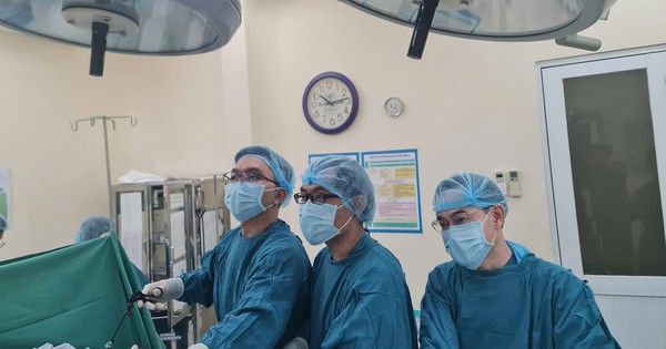 Sụp mi mắt, nhìn mờ: Chàng trai 27 tuổi thoát nguy nhờ phẫu thuật tuyến ức!