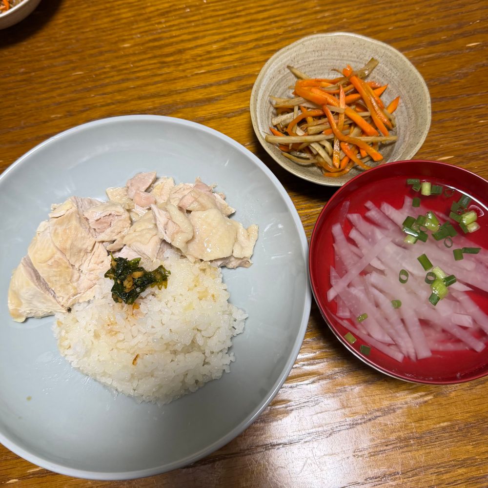 夕食の食卓。内訳はポスト本文の通りです。