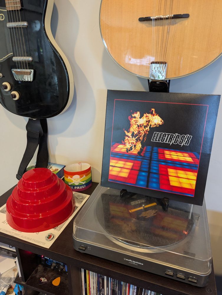 Electric Six - Fire on the turntable 