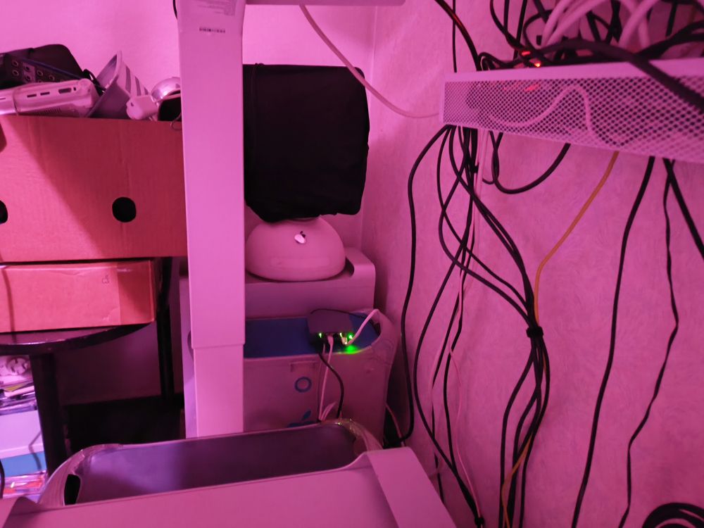 iMac G4, Mac Pro 3,1 and Power Mac G3 blue&white in a corner
