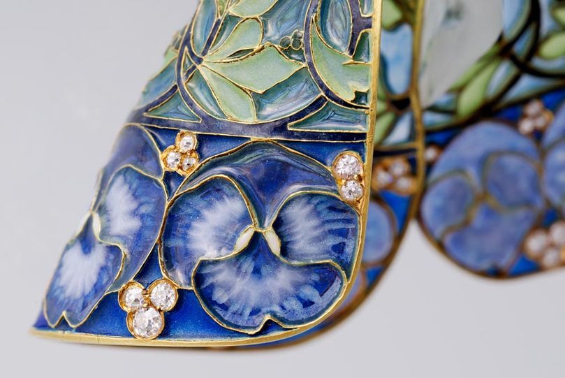 close up of back of pendant, blue violets with white striations and little diamonds set in bright gold