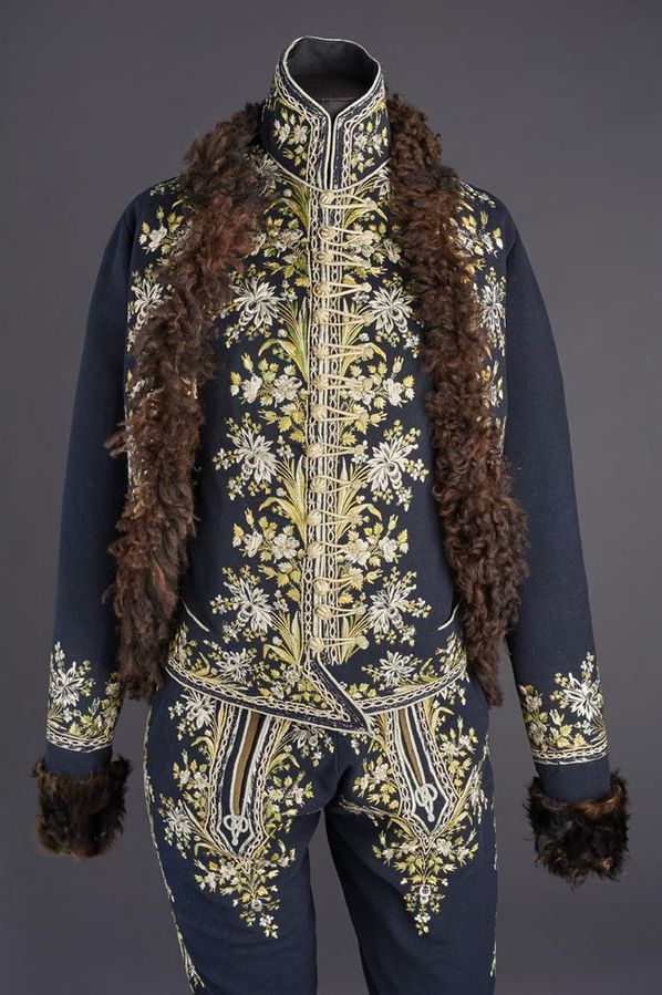 front view, half 
 (full description in 1st alt text)