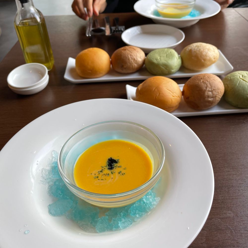 冷製かぼちゃポタージュ(しょっぱい)  4種の焼立て手毬パン