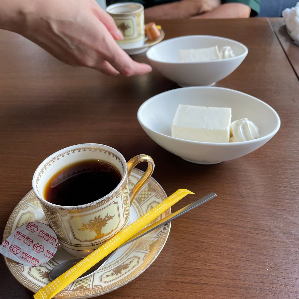 デザートのチーズケーキと珈琲はちょっと残念な味だった。ここまではとても良かったのにな。
