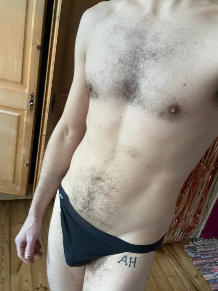 Body selfie in my black underwear 