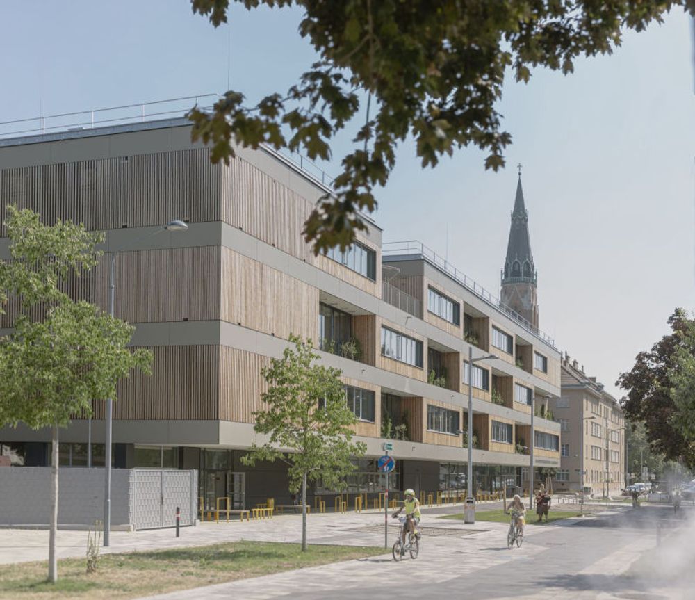 Willi Resetarits Educational Facility / Kronaus Mitterer Architekten ZT GmbH