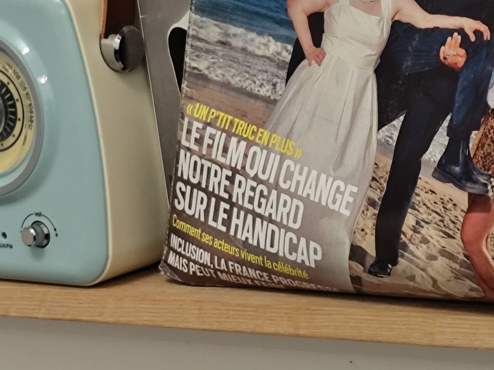 Photo d'une couverture de magazine avec en titres "Un P'tit truc en plus : le film qui change notre regard sur le général"