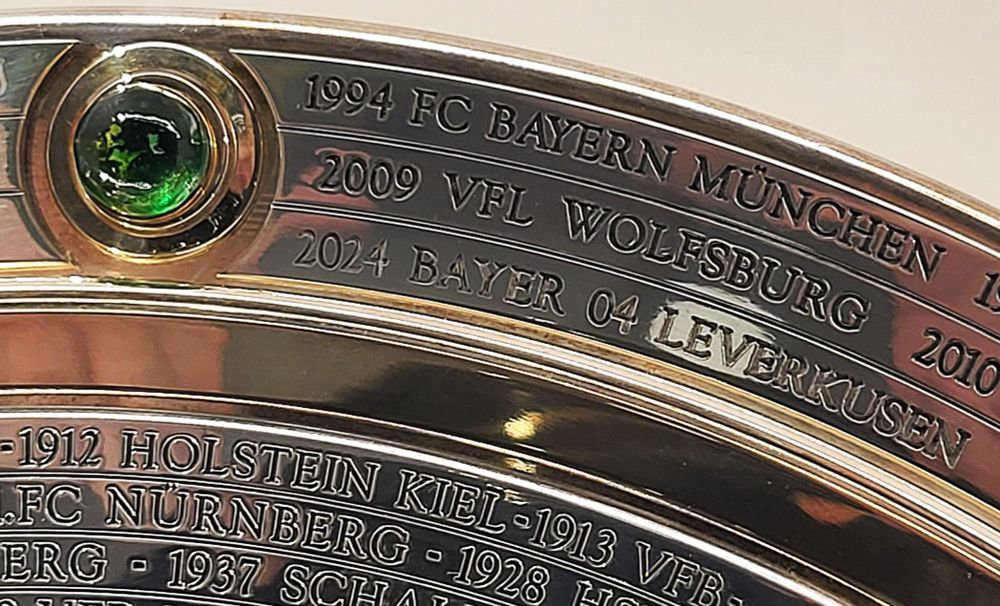 Meister-Schale mit Gravur: 2024 Bayer 04 Leverkusen