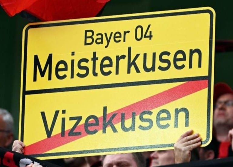 Neues Ortsschild von Leverkusen: Bayer 04 Meisterkusen