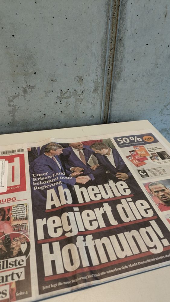 Ausgabe der Bild-Zeitung vom 6.5., Titel: „Ab heute regiert die Hoffnung“