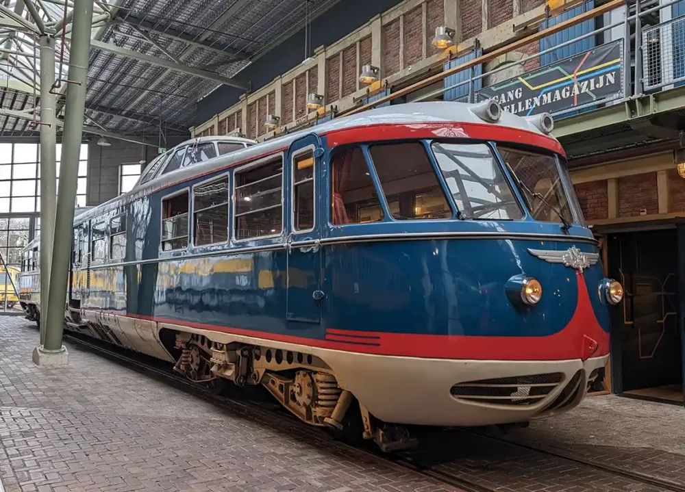 A very sleek-looking mid-century railcar at the Railway Museum in Utrecht