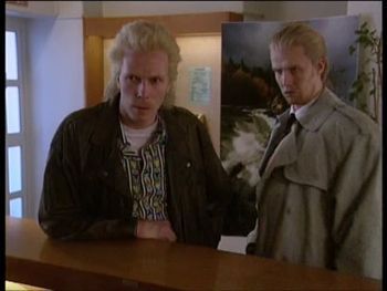 Kuva Studio Julmahuvin dekkariparodiasta Ratkaisijat.