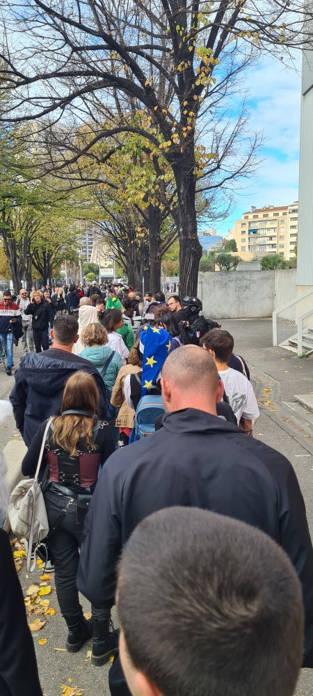 Un moulon de gens au Parc Chanot pour jouer à Motchus