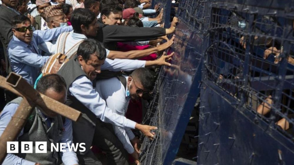 Massive teachers' strike shuts down Nepal schools - BBC News