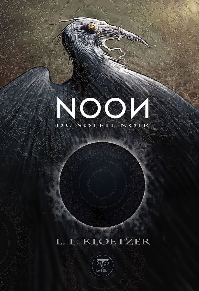 Dessin d'un oiseau noir de dos la tête tournée de profil vers la droite avec un œil jaune. Et un trou noir au milieu.
Couverture de Noon du soleil noir de L.L.Kloetzer au Bélial'