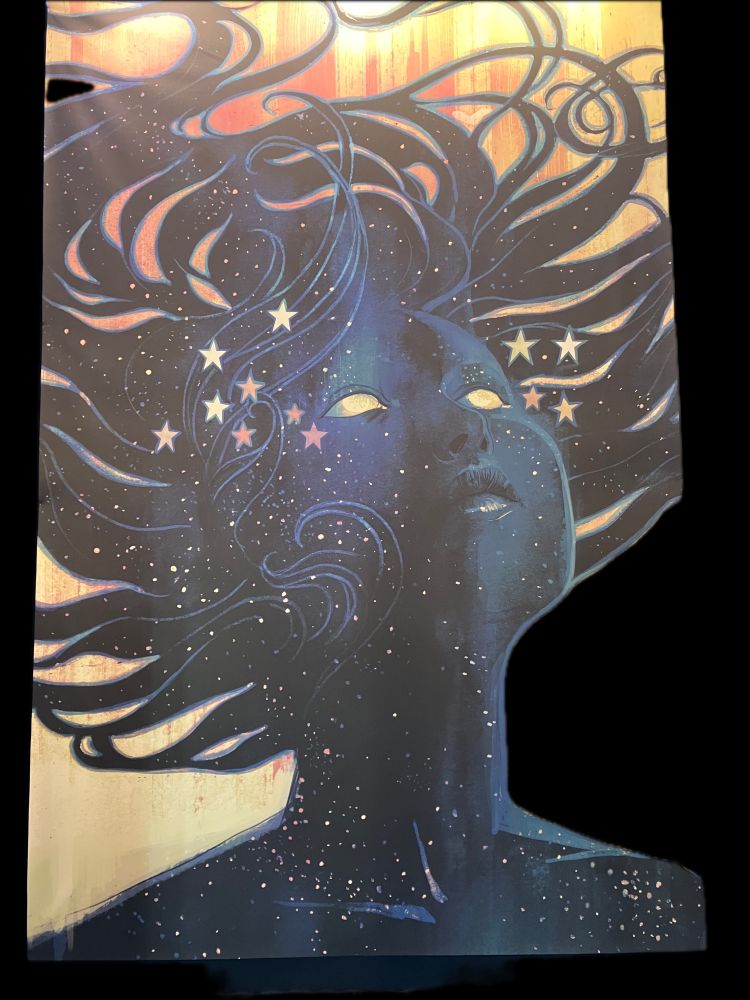 Tableau d'une jeune fille à la peau et aux cheveux long de nuit étoilée regardant le ciel.
Illustration de Stéphanie Hans, l'artiste invitée d'honneur des Utopiales 2025