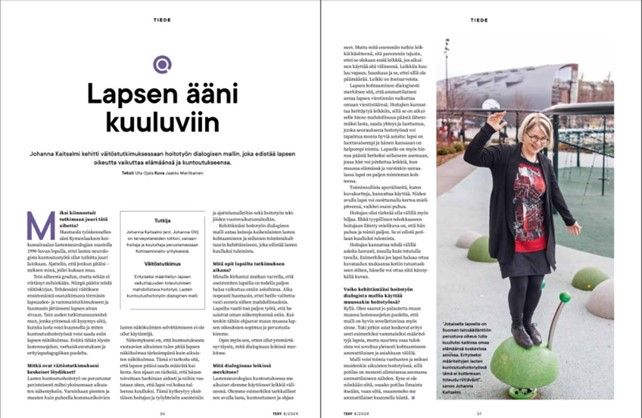 Kuva Tehy-lehden artikkelin tekstistä ja kuvasta, jossa hassuttelen lasten tasapainotelineen päällä.