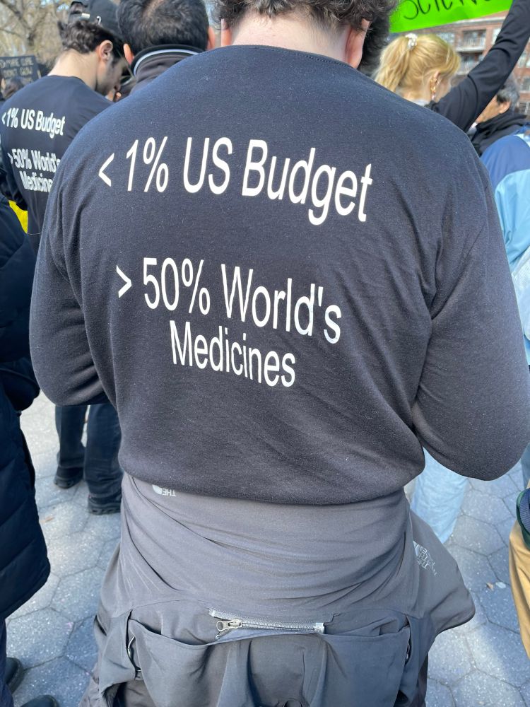 Tshirt with “<1% us budget, >50% world’s medicines” on it