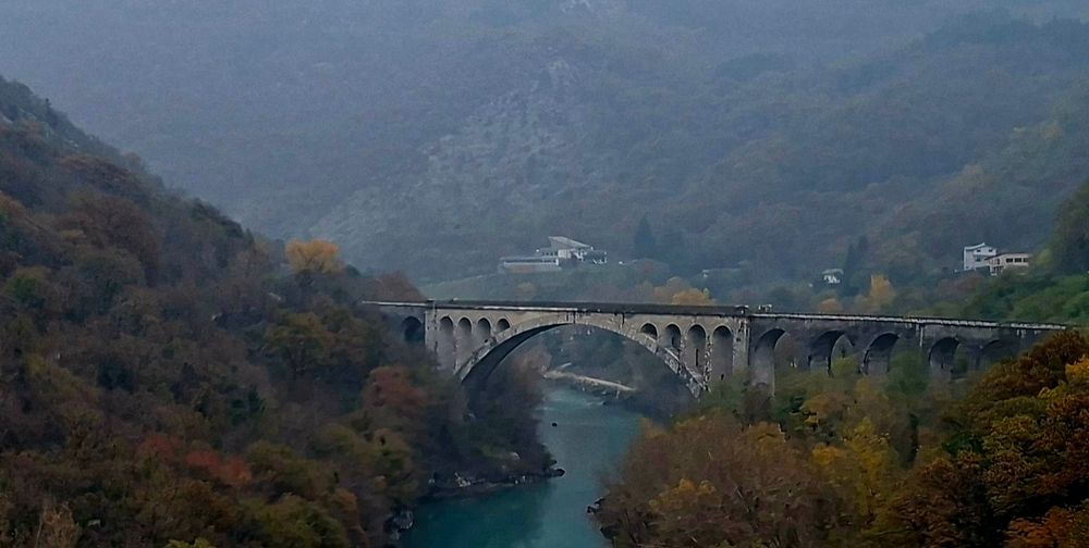 Steinbrücke über dem Isonzo in Nova Gorica. 