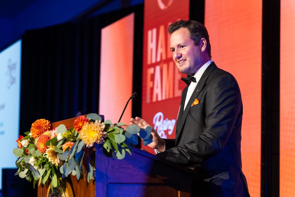 Photo of Simeon Bochev accepting the McCombs Rising Star Award in a ceremony