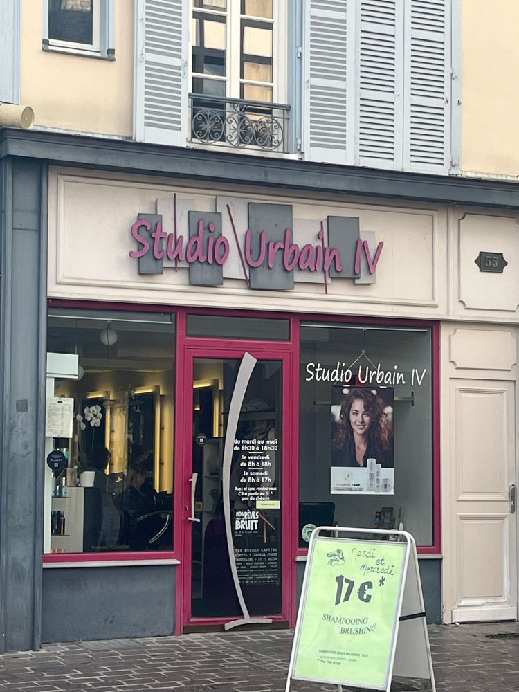 Salon de coiffure intitulé “studio Urbain IV”