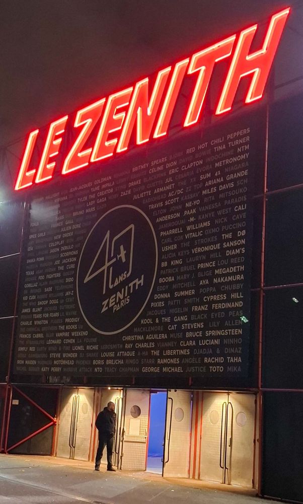 Entrée de la salle de spectacle "Le Zentith" à Paris.

