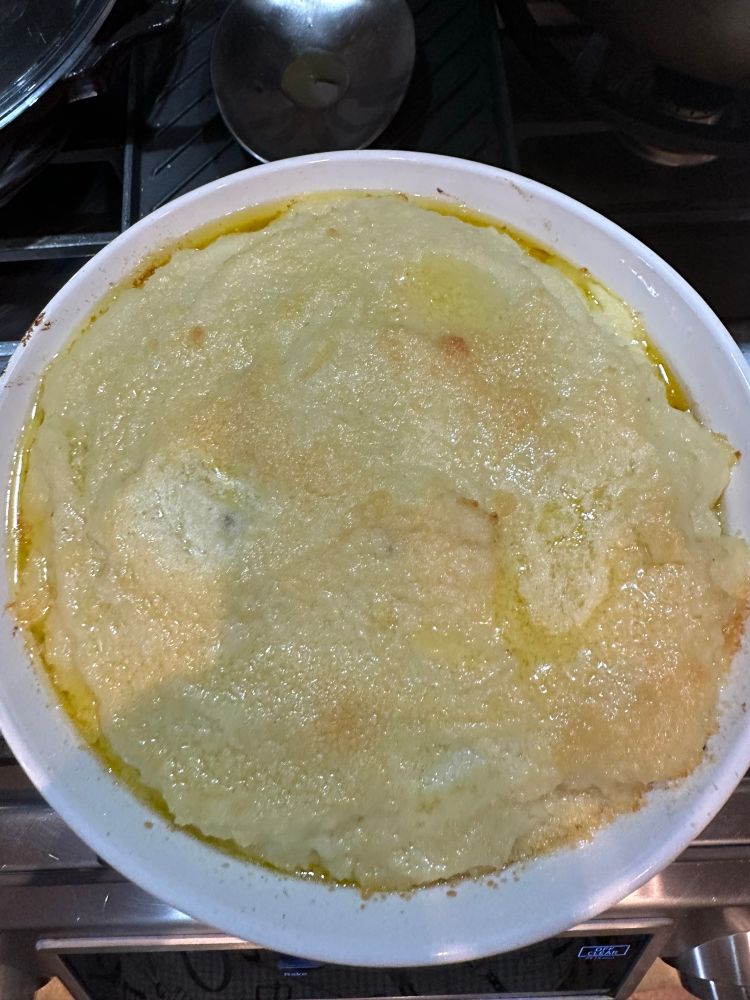 Round dish with mashed cauliflower covering a cottage pie