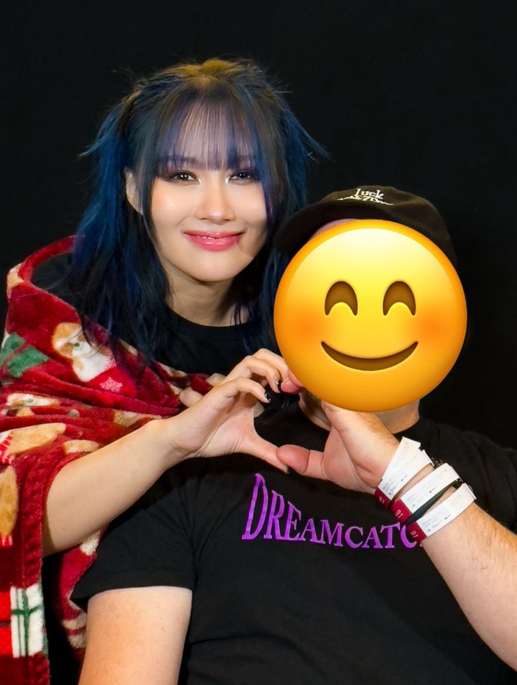 Siyeon 1:1 in Chicago. Me, dying inside. 