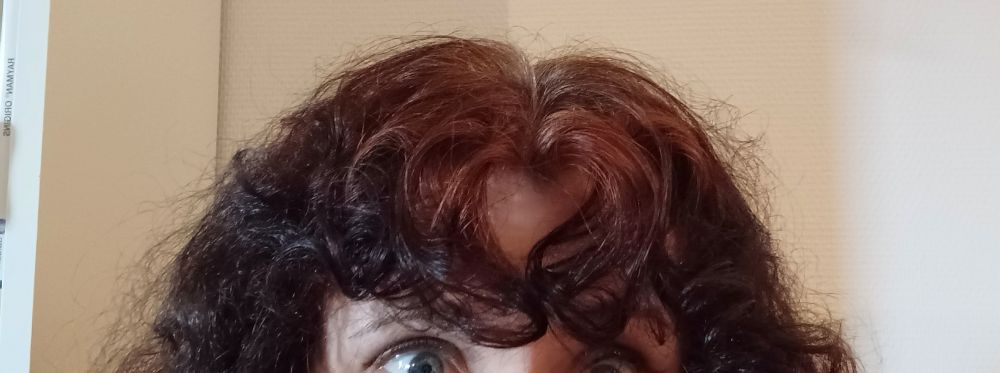 Frange bouclée rousse en forme de coeur 