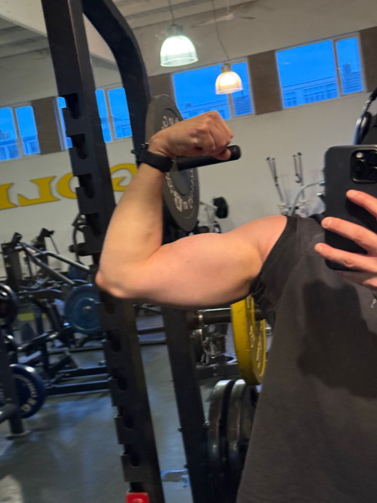 Selfie biceps curl