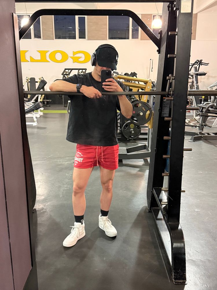 Selfie at the Smith machine