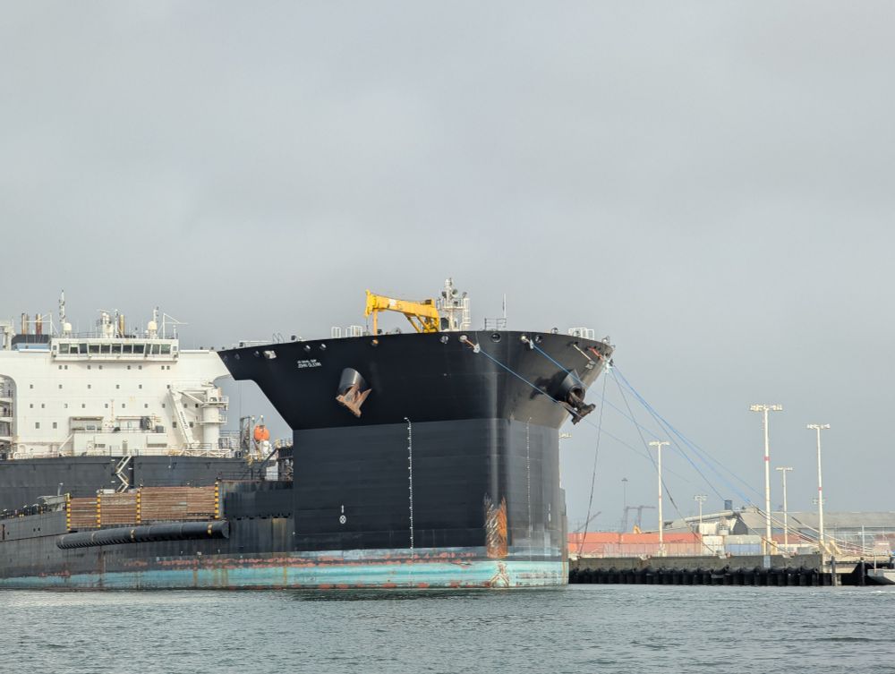 Container ship at Port of Oakland 