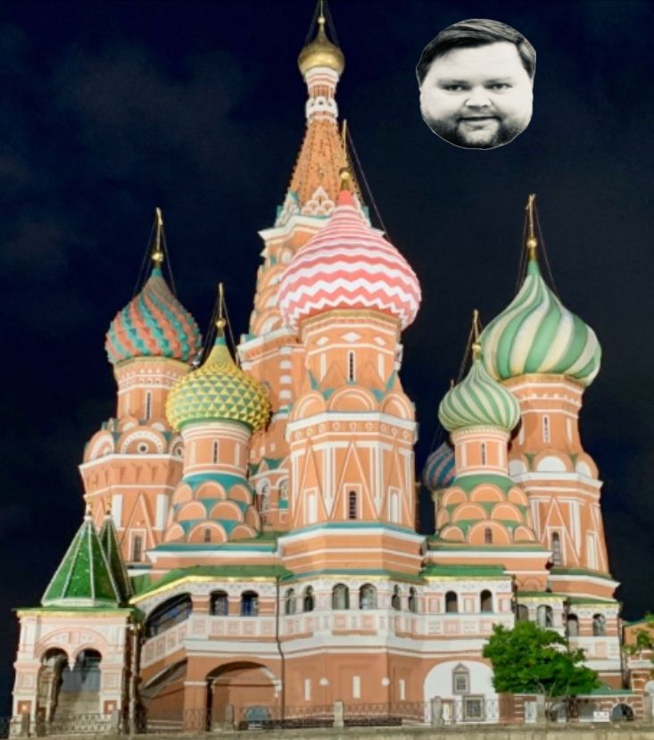 Photo of the moon, which looks like JD Vance, over the Kremlin.