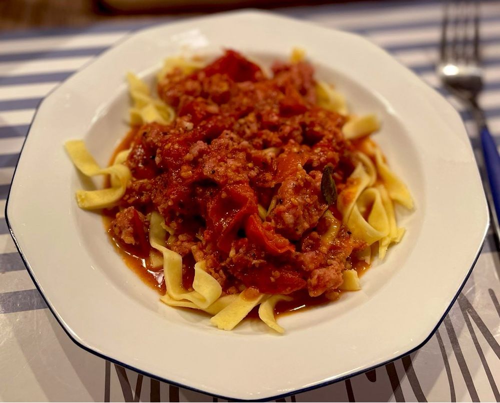 Tagliatelle mit Salsicca bolognese