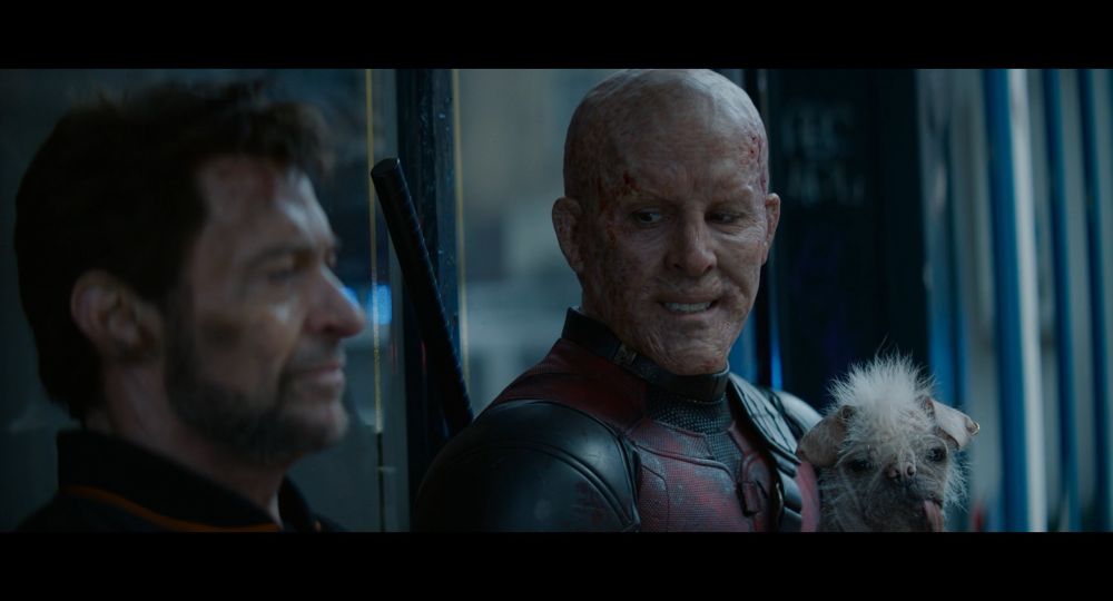 何かを考えていたのか、一瞬目線を下にやってから「また会える？」と聞くウェイド。そうやってにこやかにローガンを見つめるウェイドの横で、正面を向き、何かを考えるかのように遠くを見ているローガン。