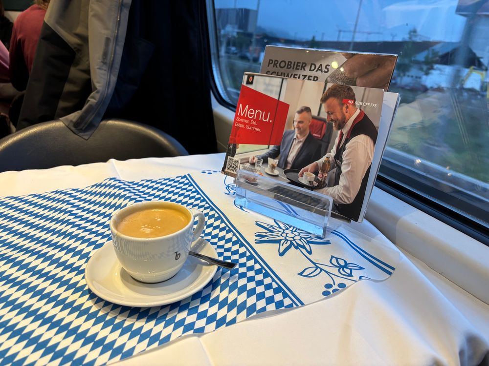 Kaffee im Speisewagen 