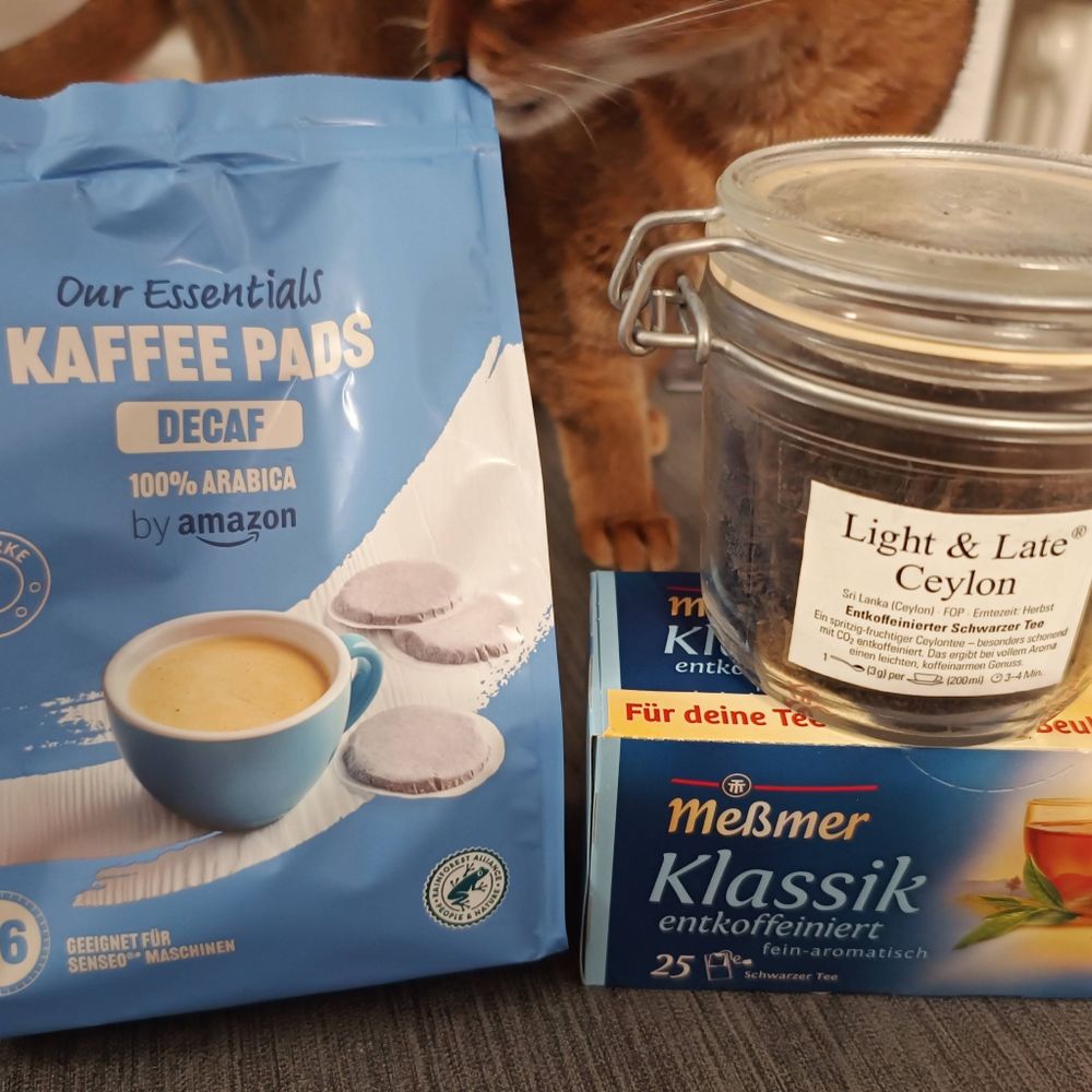 Koffeinfreier schwarzer Tee und Kaffee