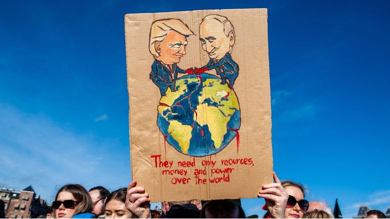 Welche Spielräume gibt es für die Gesellschaften in den Industriestaaten in dem von US-Präsident Trump angestoßenen geopolitischen Umbruch? (Deutschlandfunk)