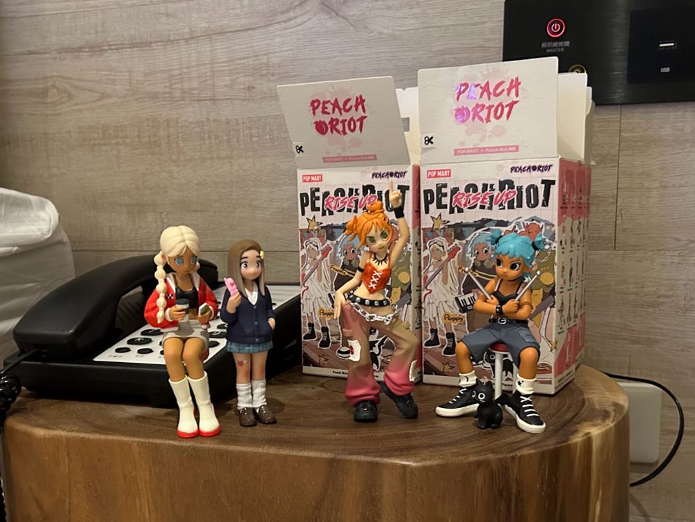 POP MART泡泡瑪特旗艦店 で買ったフィギュア