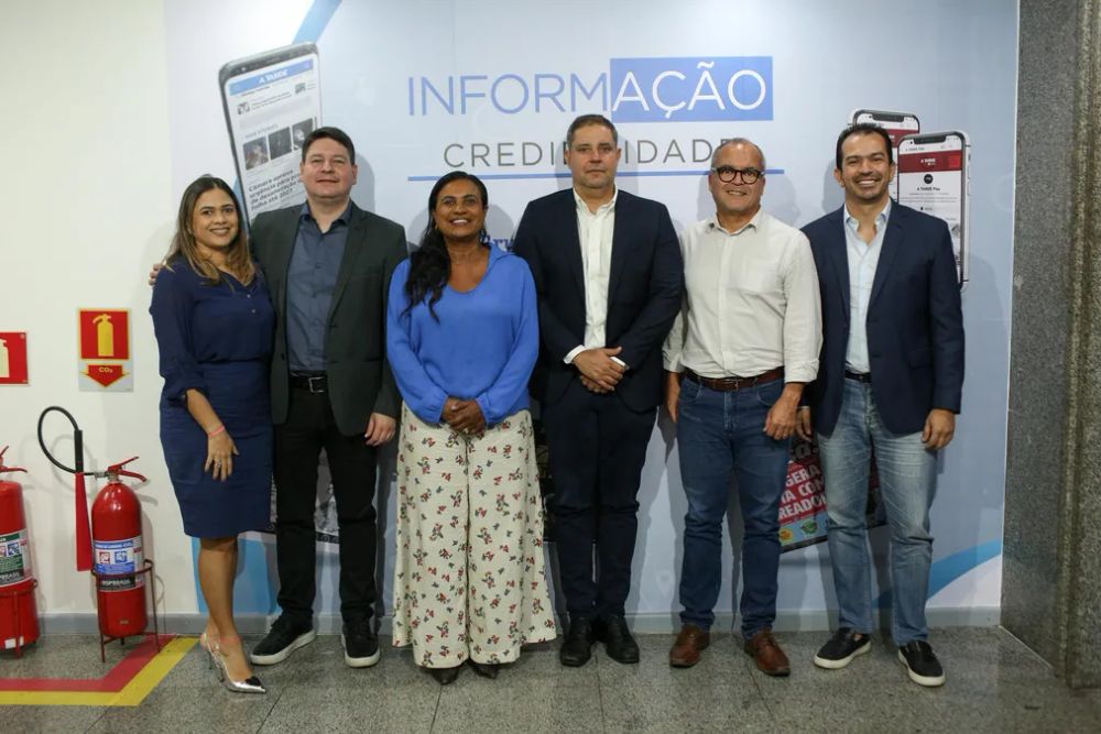 Grupo A TARDE recebe diretor regional da TIM em visita institucional