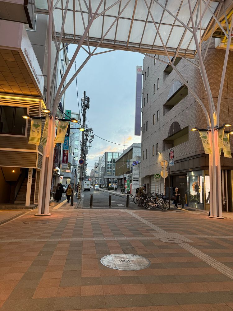 仙台市一番町の街角。