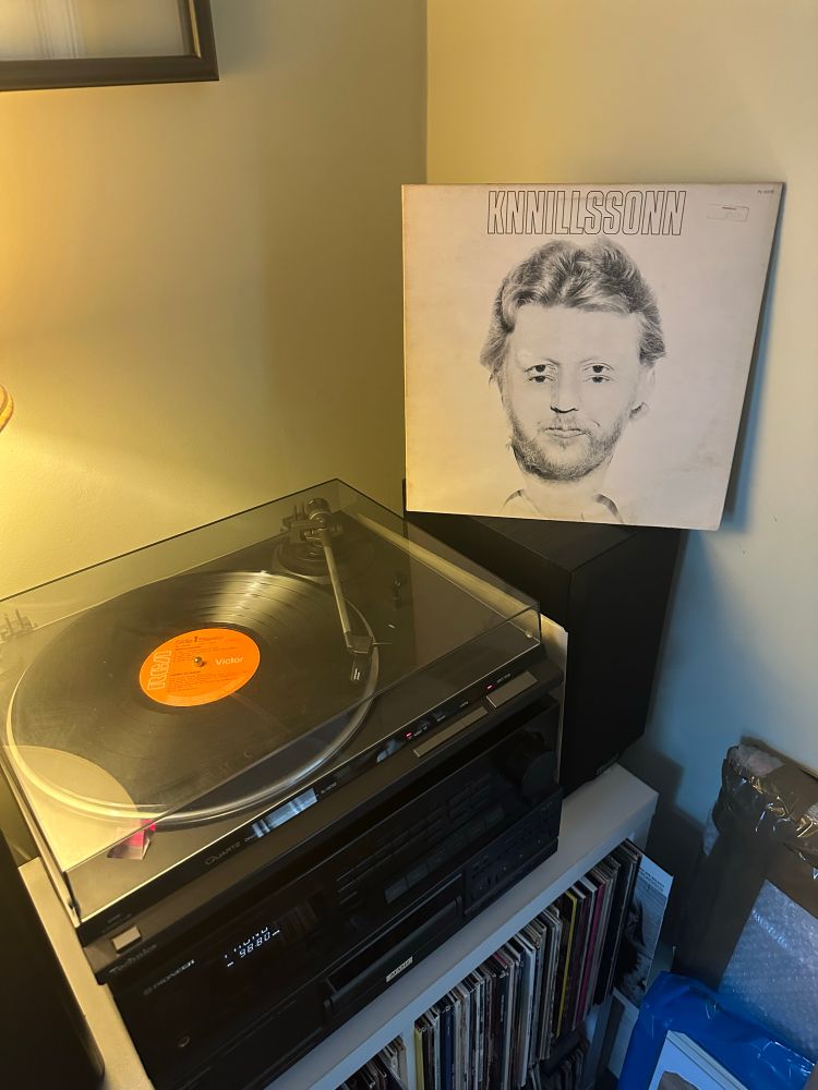 pic of Technics turntable and Knnillsonn by Harry Nilsson