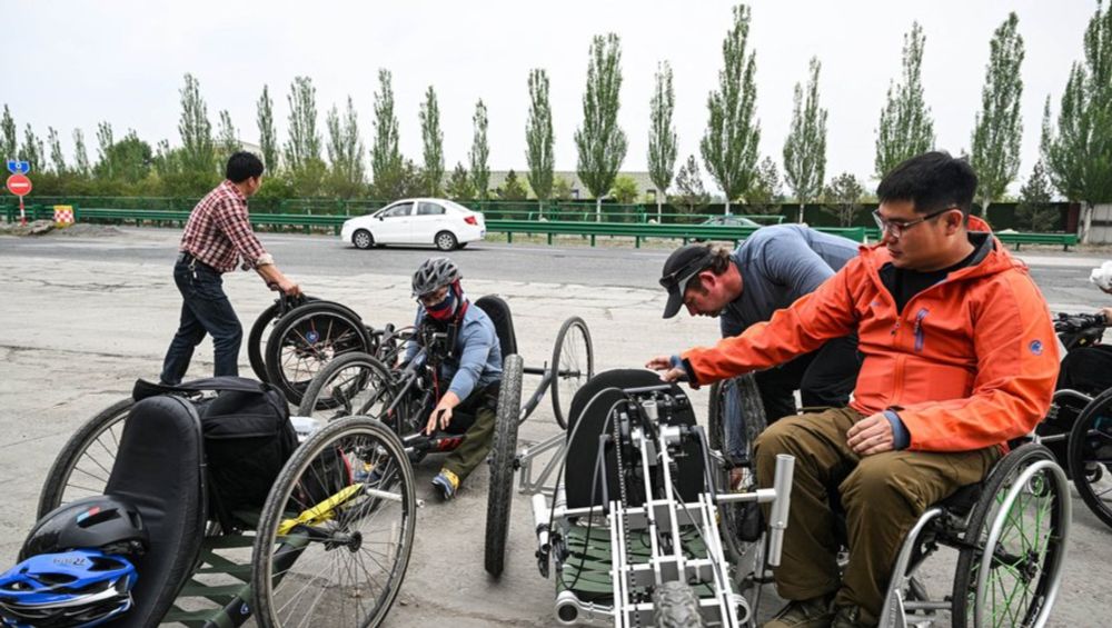 "J'ai eu l'impression d'être aussi rapide qu'une machine : la Chine propose des vélos plus abordables pour les cyclistes handicapés