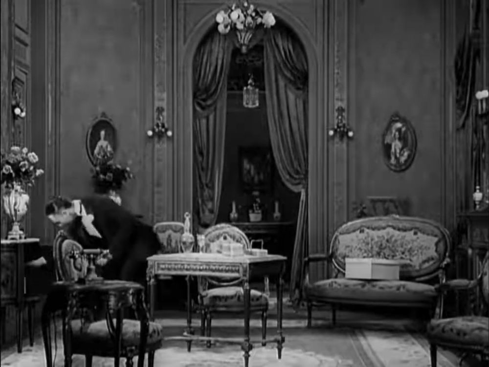 WOMAN OF PARIS
1923