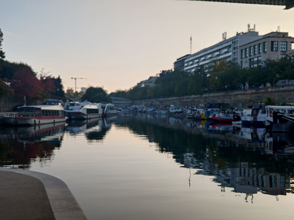 Port de l'Arsenal au soleil couchant  