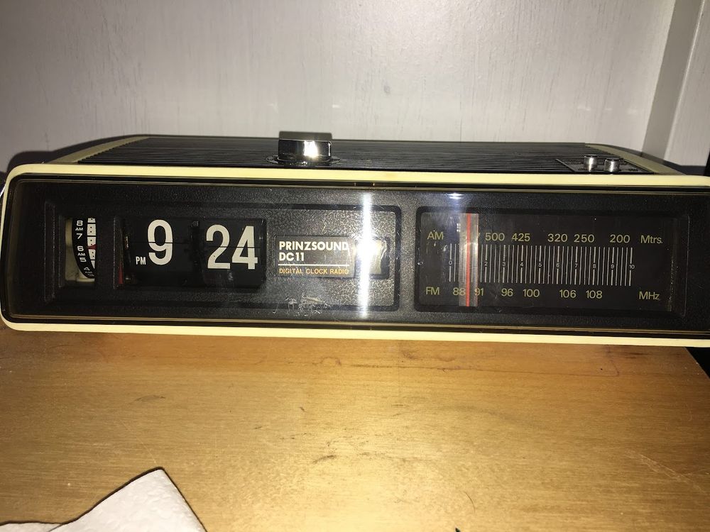 Prinzsound DC11 flip clock.