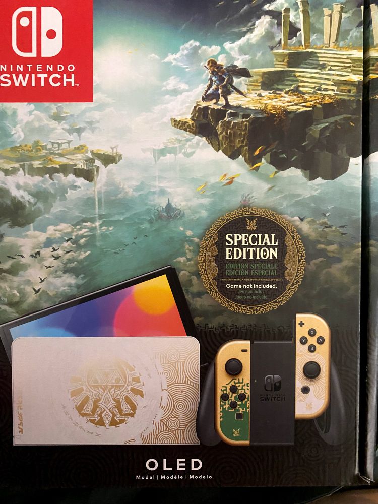 Zelda: Tears of the Kingdom edition Switch. The box shows the casing and controller with gold and green geometric patterns. In the background is Link crouched on ancient cliffs above the clouds. 